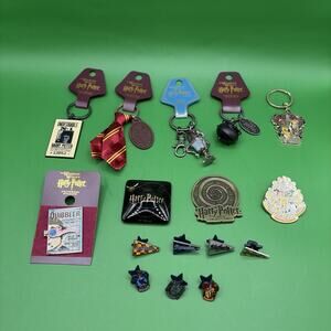 Authentic Universal Studios Harry Potter Collection: Pin Magnet Keychain